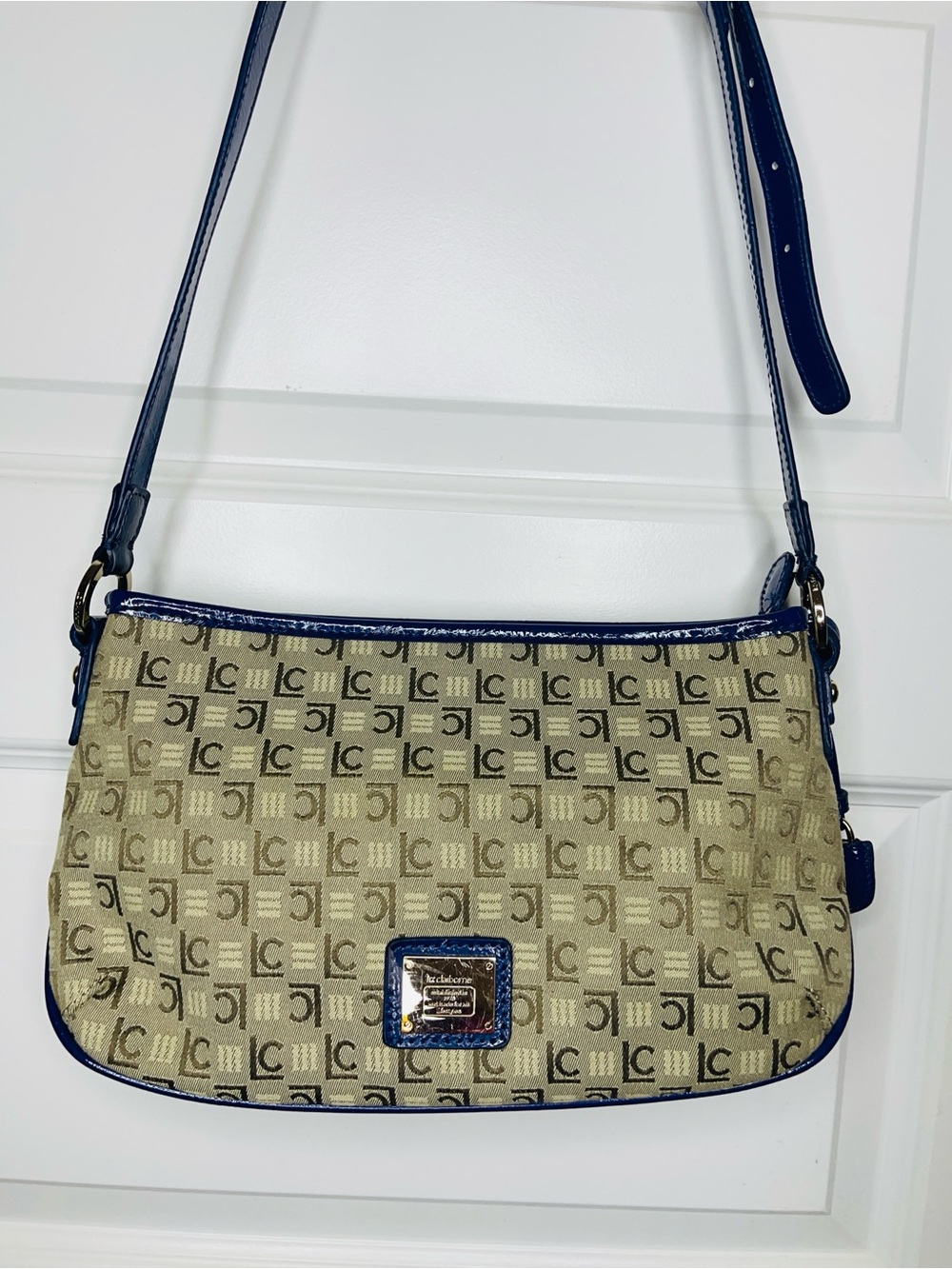 Liz Claiborne | Designer-Logo Beige and Navy Crossbody Bag